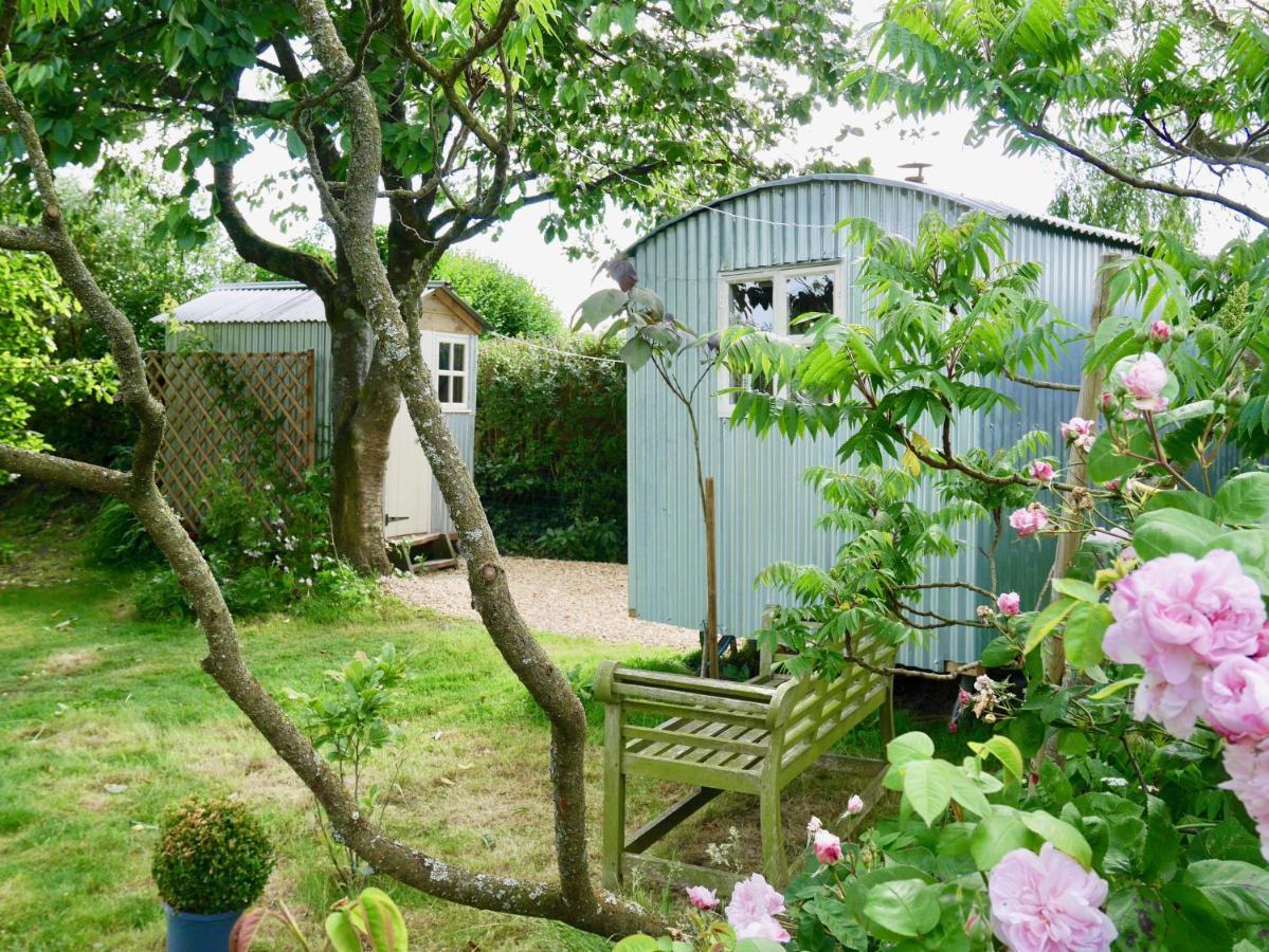 The Wayside Shepherd Hut Больє Екстер'єр фото