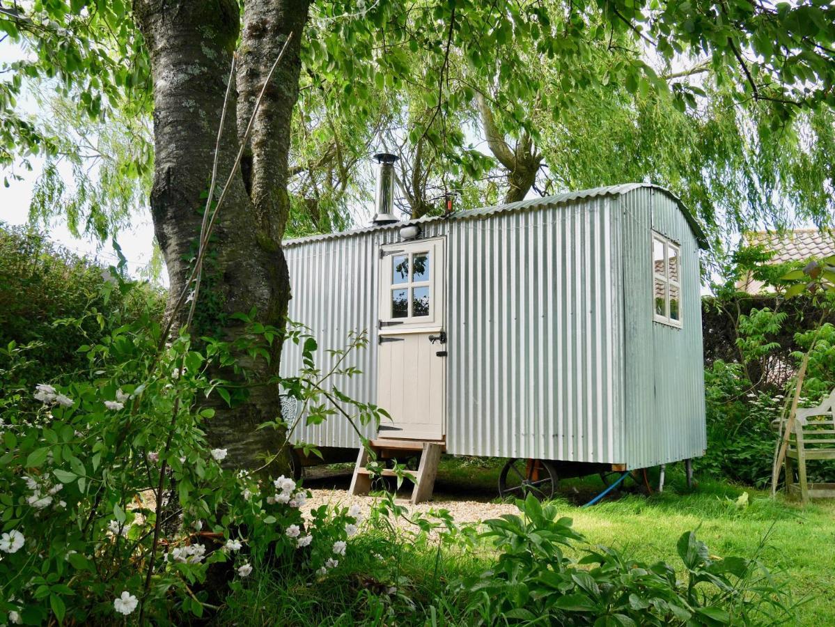 The Wayside Shepherd Hut Больє Екстер'єр фото