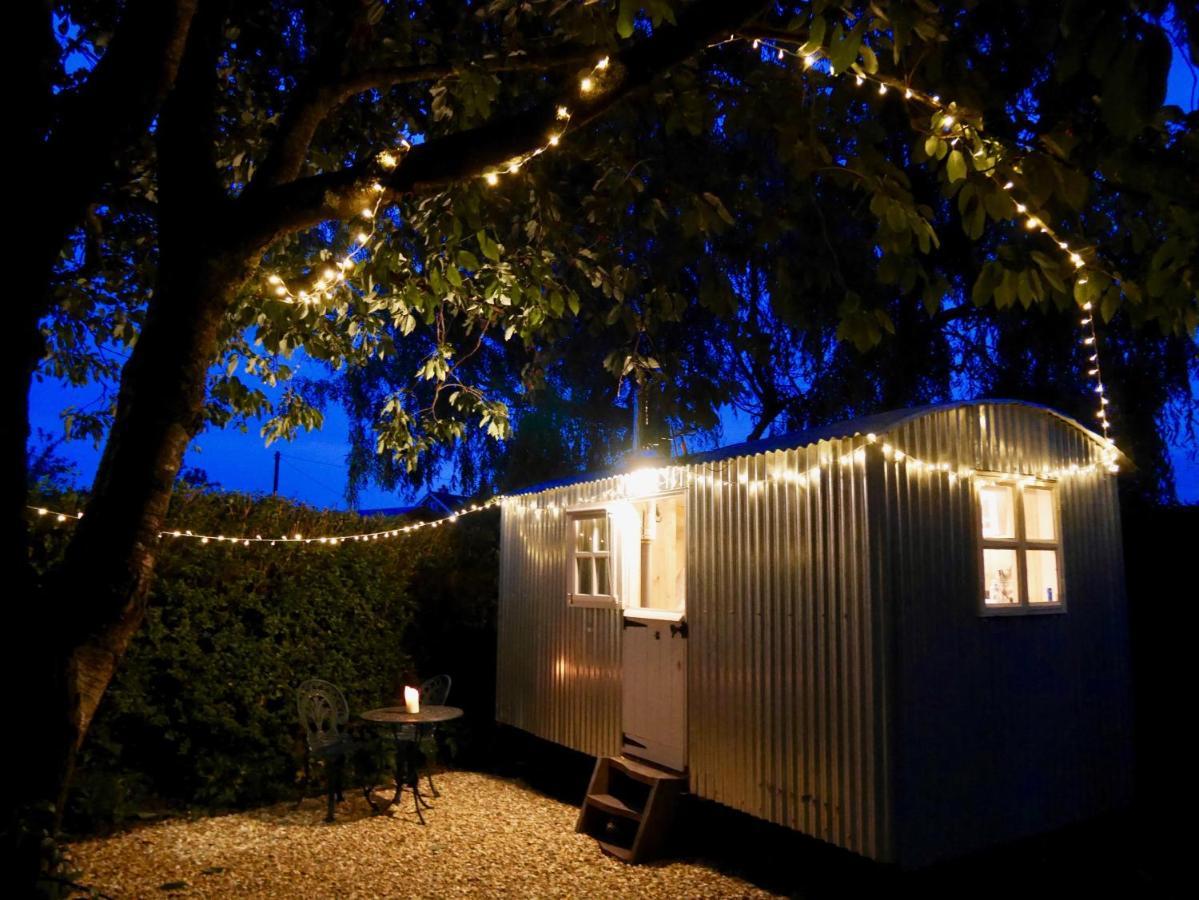 The Wayside Shepherd Hut Больє Екстер'єр фото