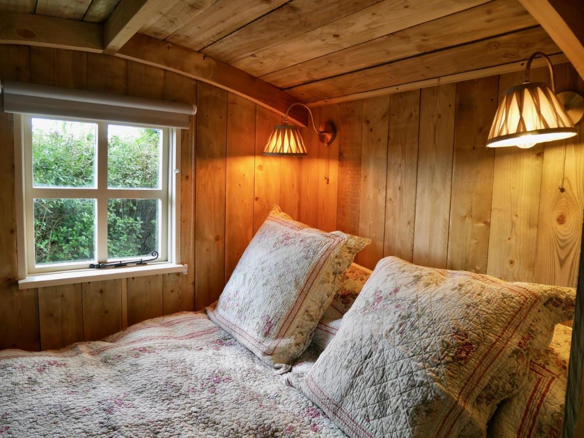 The Wayside Shepherd Hut Больє Екстер'єр фото