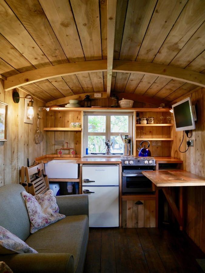 The Wayside Shepherd Hut Больє Екстер'єр фото