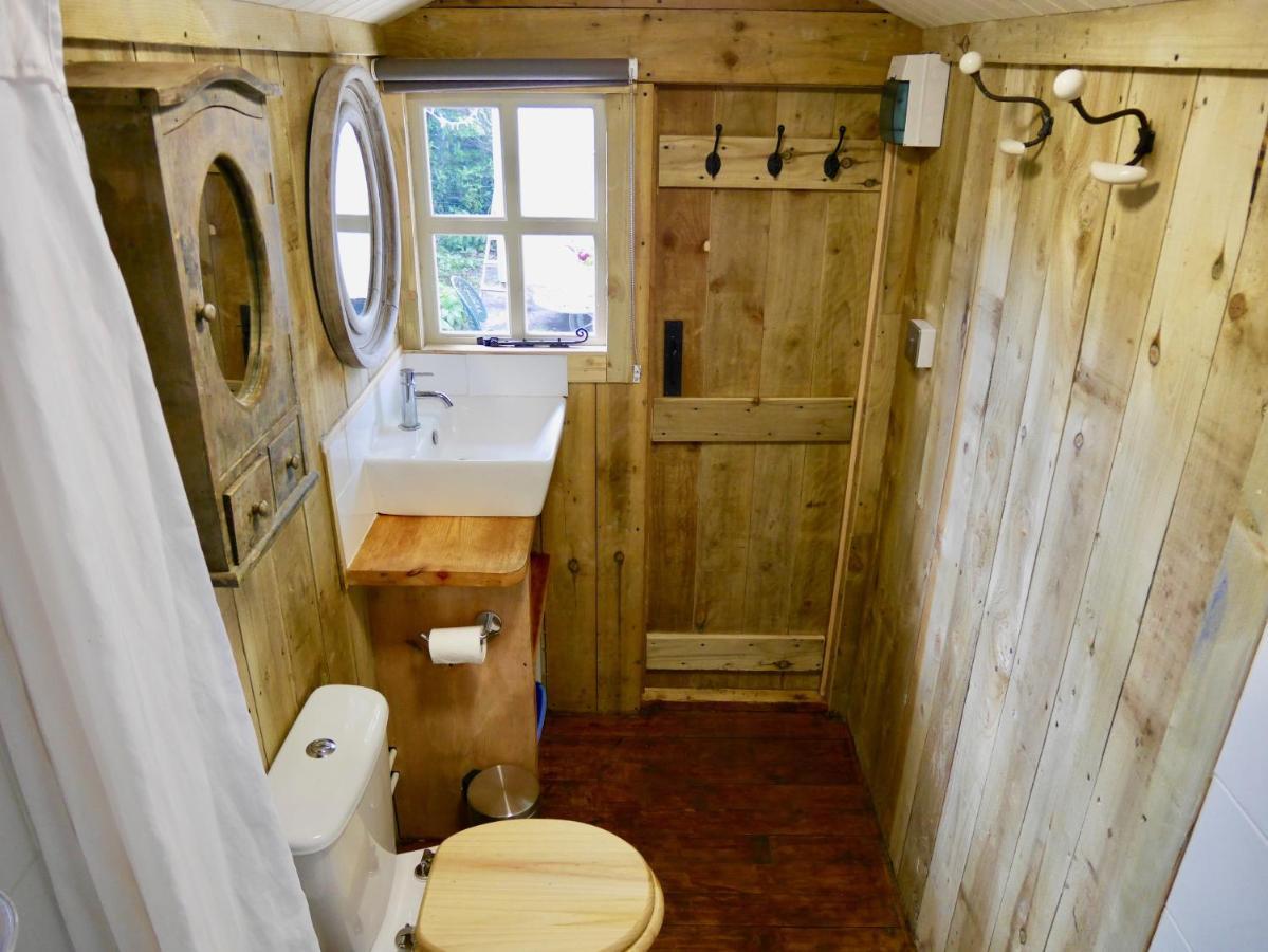 The Wayside Shepherd Hut Больє Екстер'єр фото
