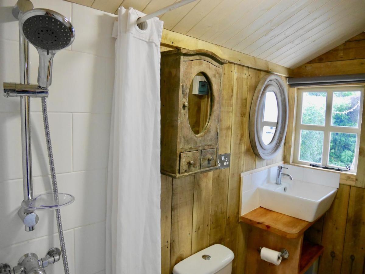 The Wayside Shepherd Hut Больє Екстер'єр фото